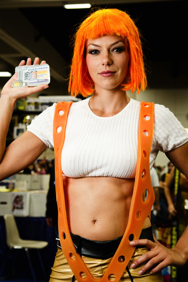 Cosplay Girl Adrianne Curry 003 Leeloo (5th Element) - Comics And Memes